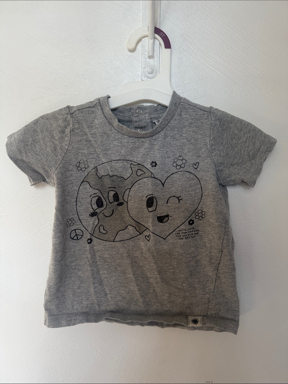 Cotton On Gray Graphic Tee with Earth & Heart Print